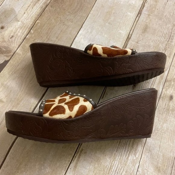 Yellow Box Giraffe Print Calf Hair Wedge Sandals SZ 8 - Picture 3 of 4